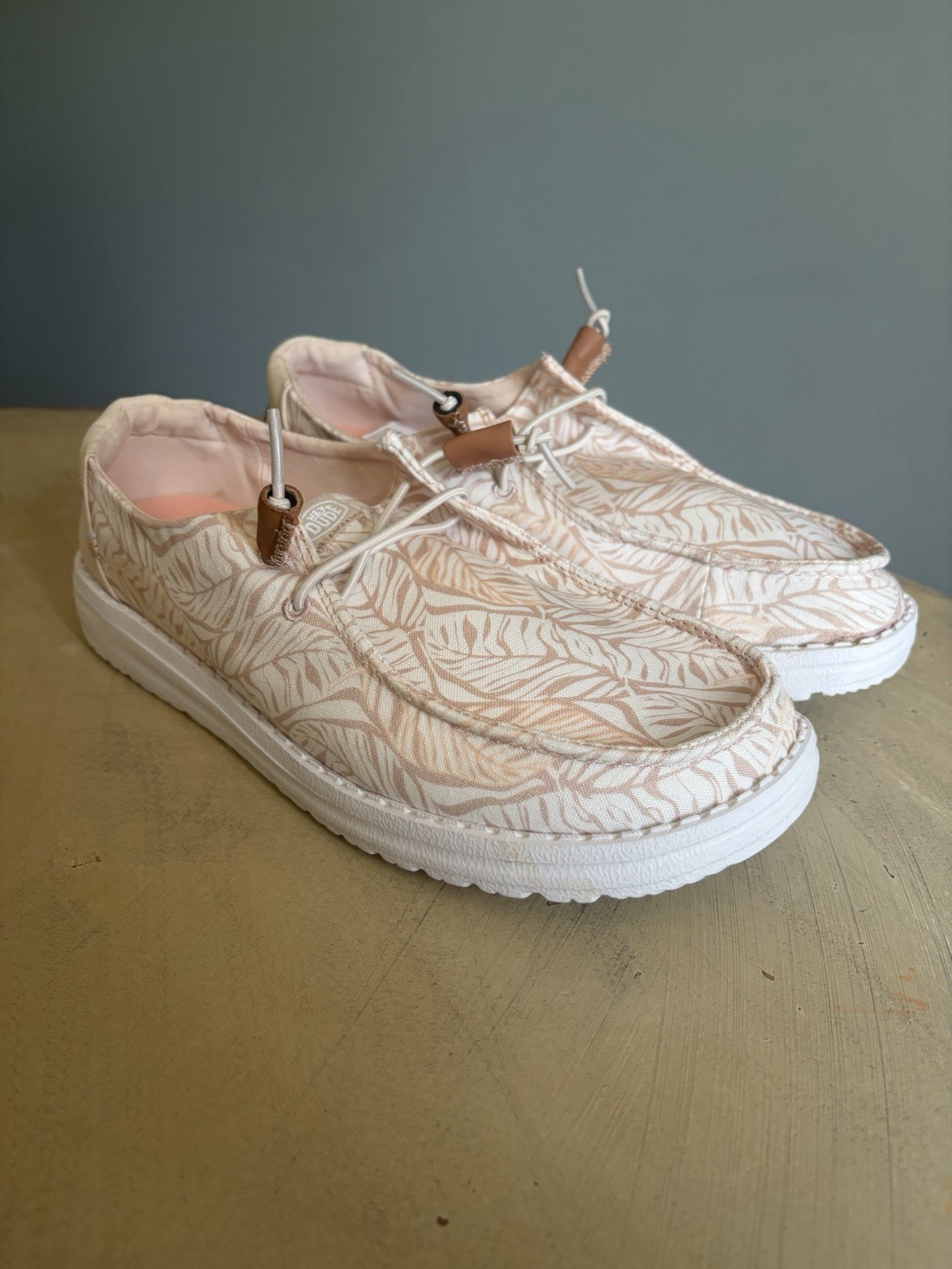 Hey Dude Womens Wendy Tropical Light Pink Size 10 US , Worn Once