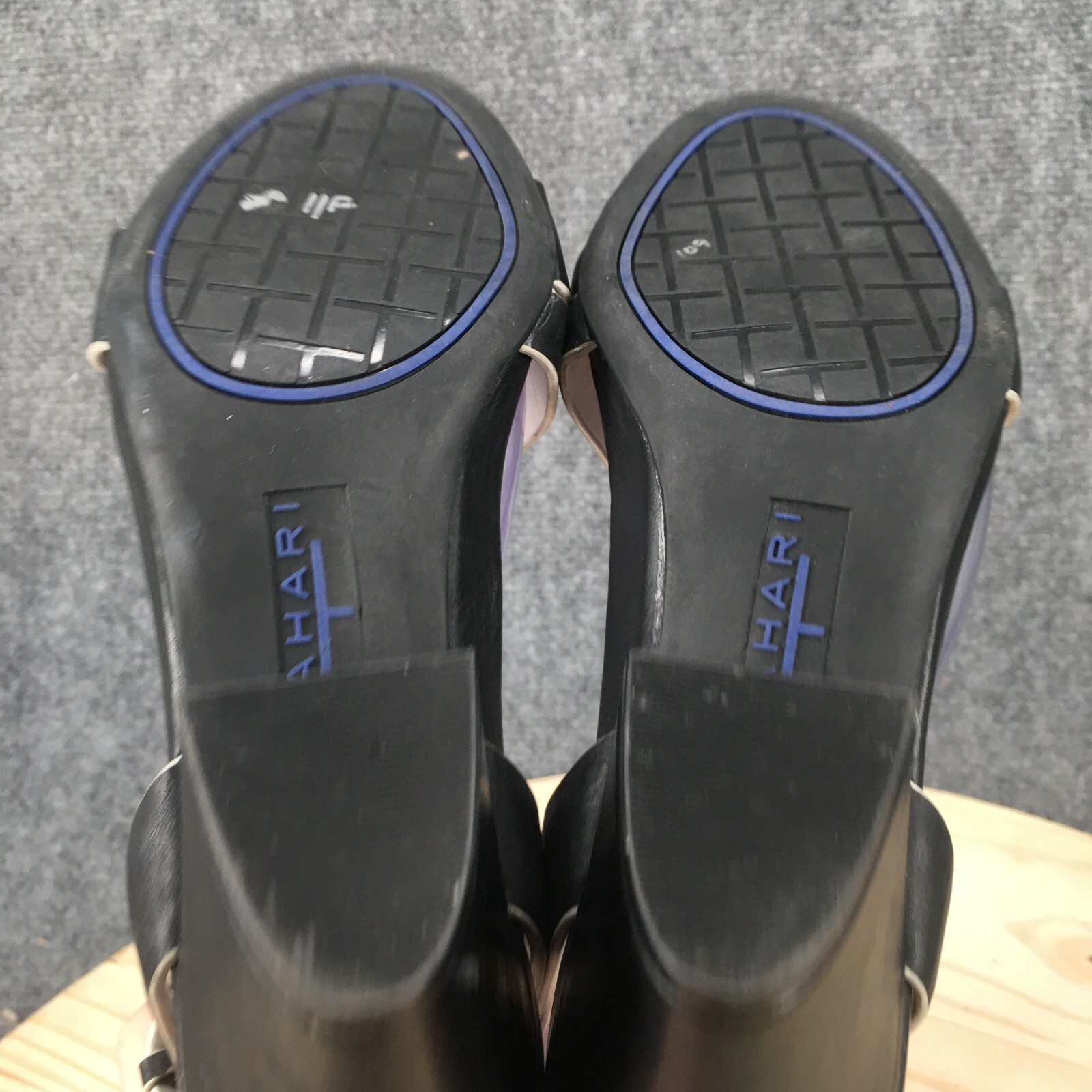 Tahari Sandals Womens 7 M Pansy Ankle Straps Black Leather Buckle Heels Casual