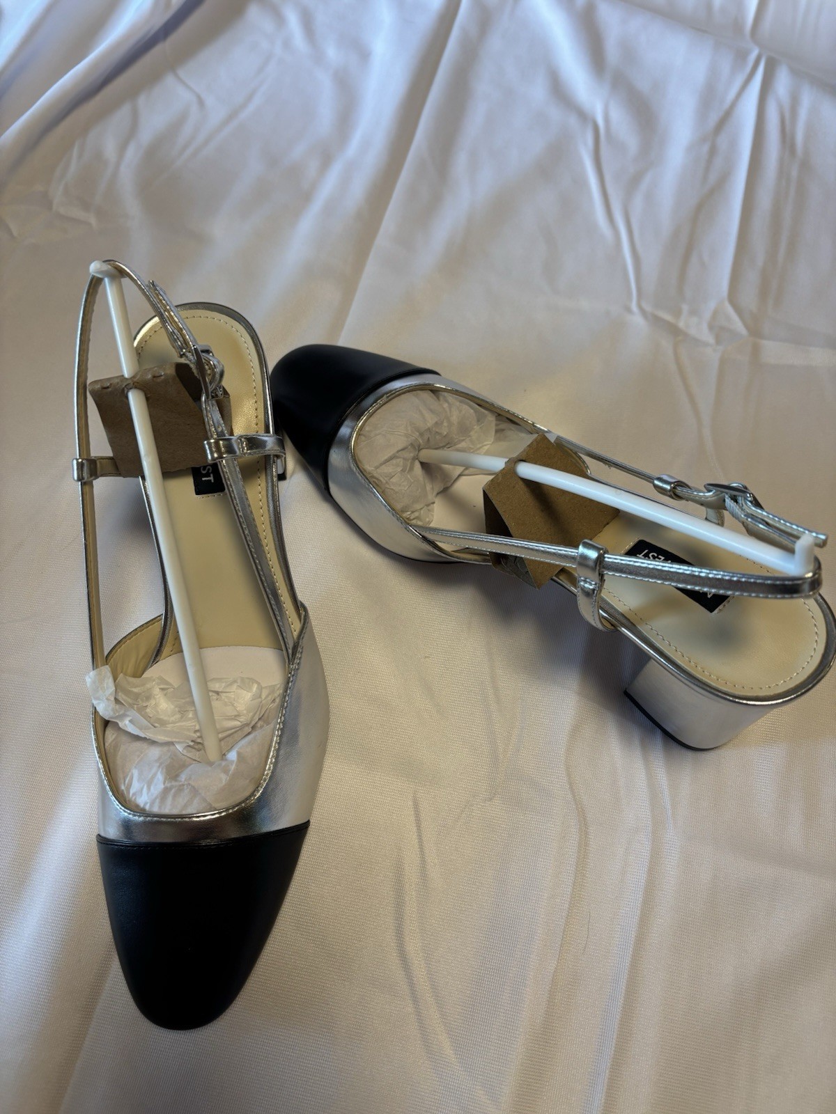 Nine West Women’s 9.5 Silver/Black Cap Toe Slingback Buckle Block Heel