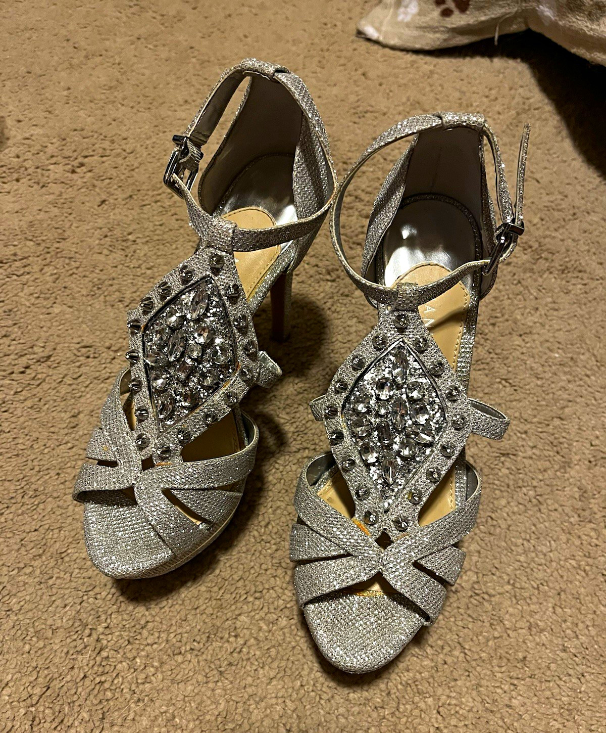 Gianni Bini Women’s Silver Glitter Studded Platform Ankle Strap Heels size 6