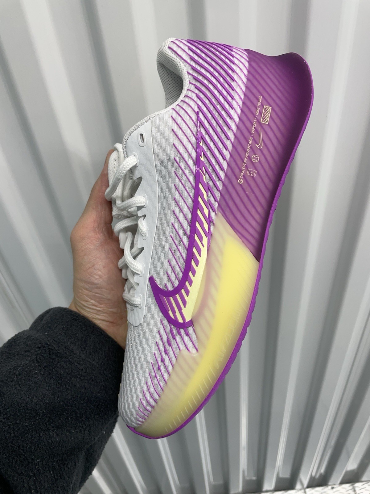 WMNS NIKECOURT AIR ZOOM VAPOR 11 HC WHITE FUCHSIA DREAM