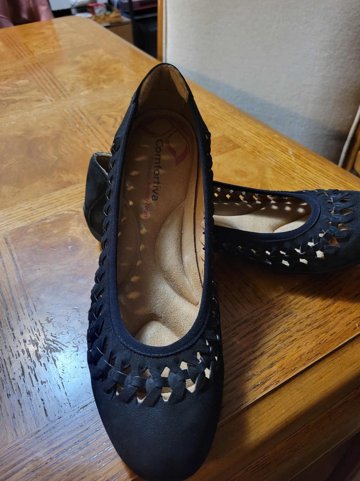 Black Punched Suede Leather Shallow Toe Flats By Comfortiva Sz 7 Narrow. CLEAN!!