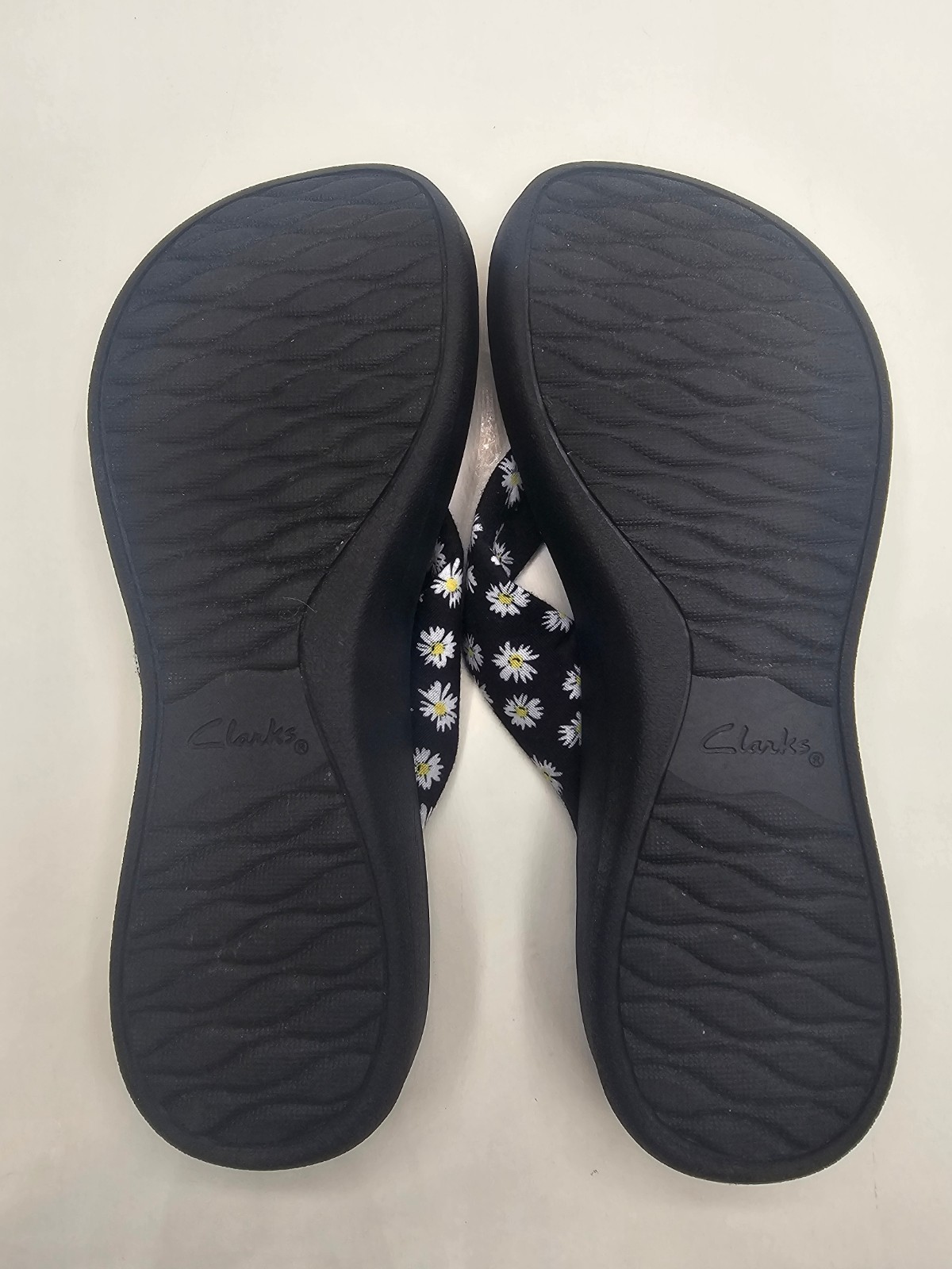 Clarks Cloudsteppers Flip Flop Sandals Women’s Size 10 Black Daisy Cushionsoft