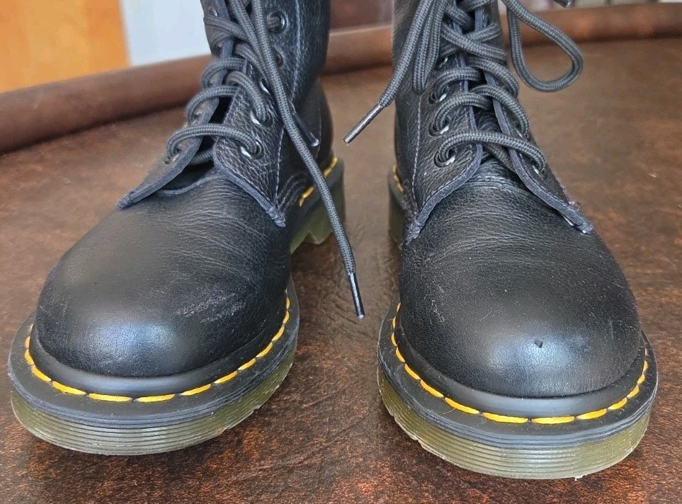 Dr. Martens Pascal 1460 Virginia Leather Boots for Women, Size US 6 – Black