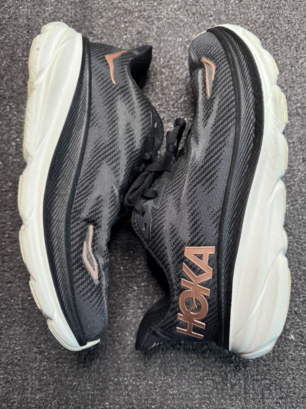 Hoka one Clifton 9 Women’s Size 7 D wide 1132211 ‘black/rose Gold’ Running Shoes