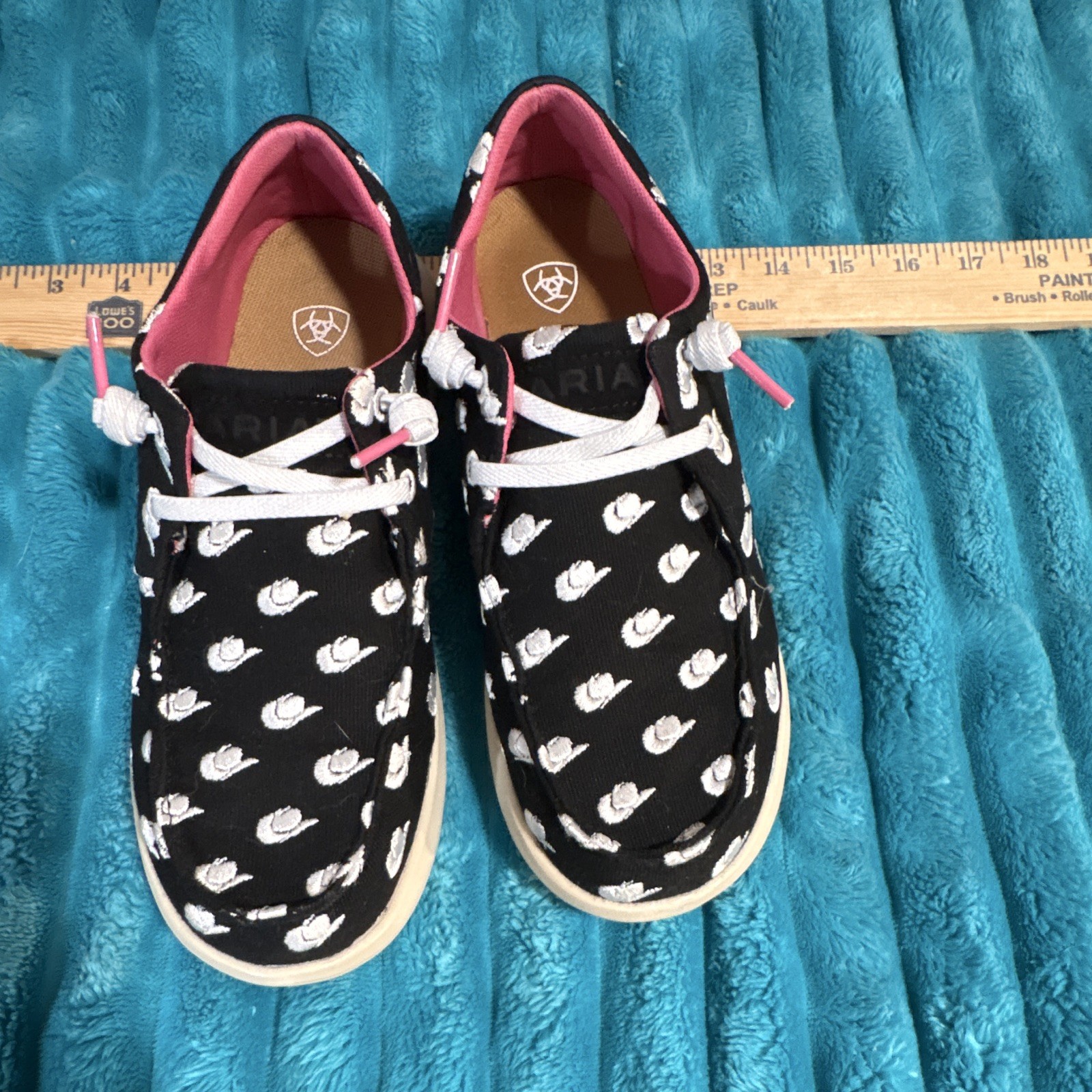 Ariat Women’s Low Top Sneaker Black/White Printed Pink Trim Lace-Up Canvas
