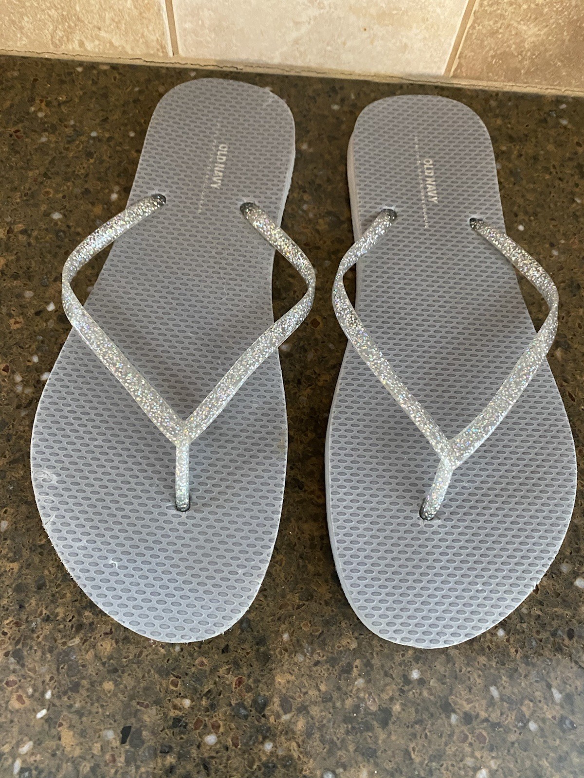Old Navy size 9 NWOT Grey Gray Flip Flops Sparkle Summertime Cute Wedding