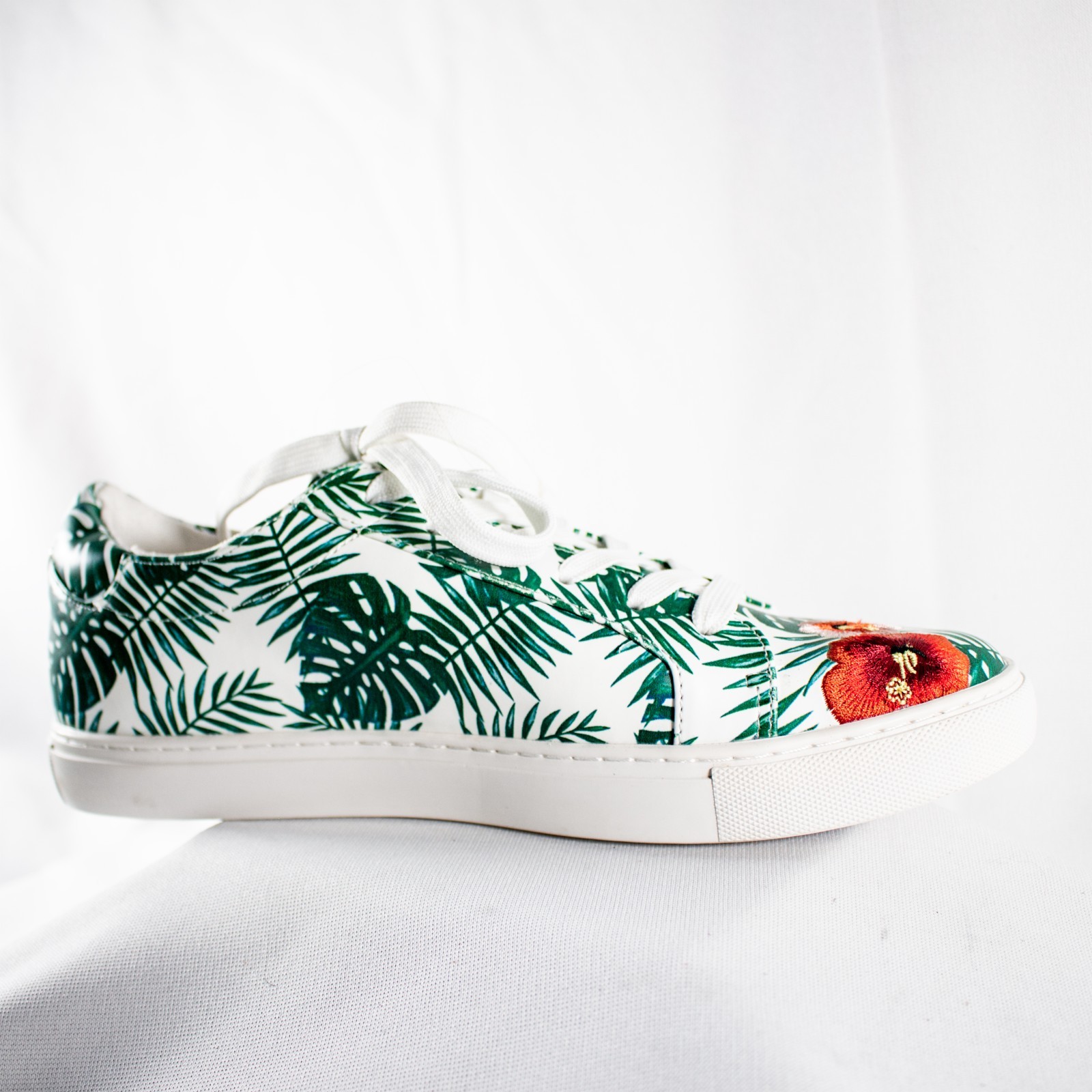 KENNETH COLE Kam Palm New Floral Lace Up Women Sneaker Size 8.5M