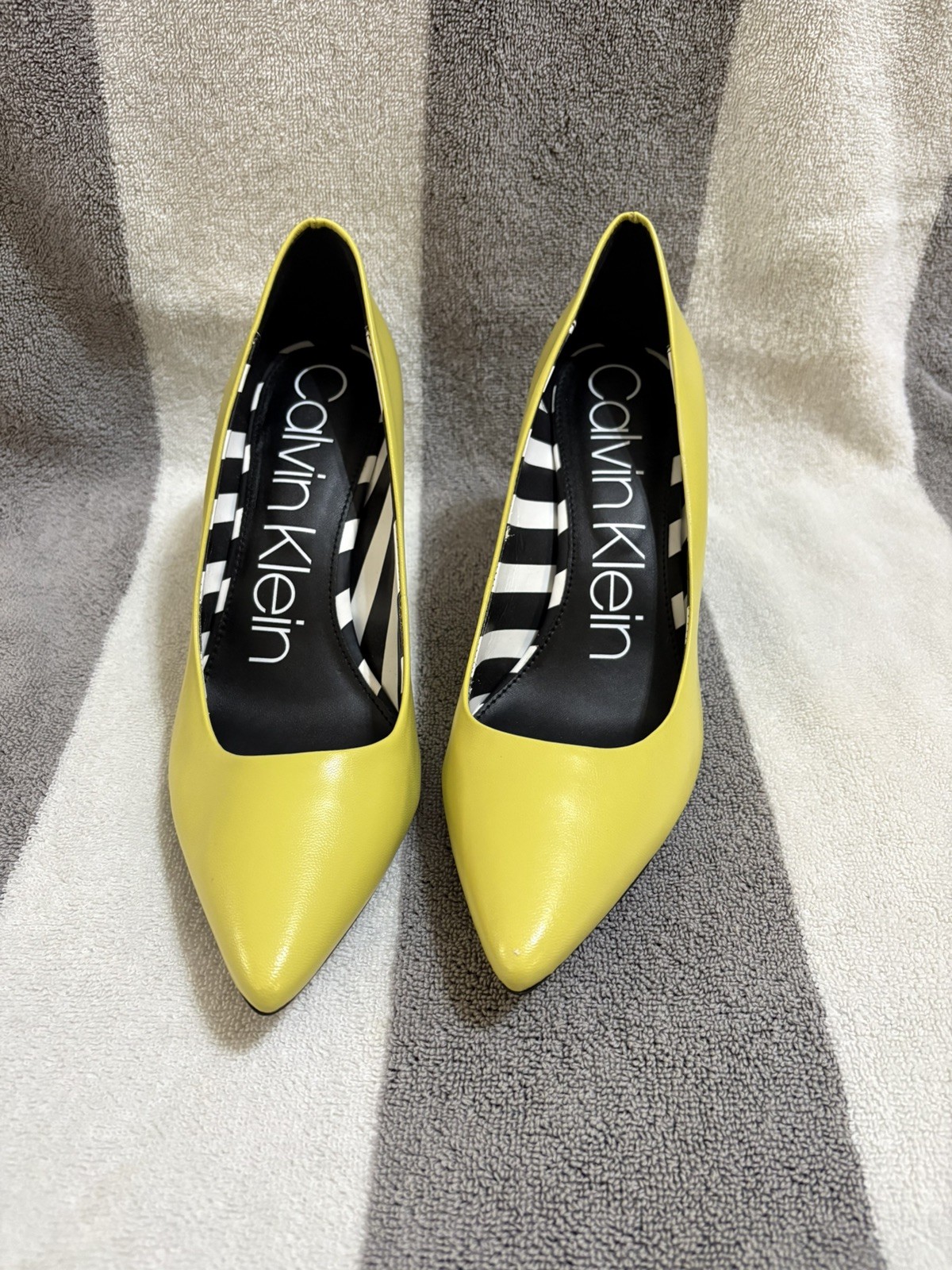 Calvin Klein Gayle Kid Skin/Stripes Lime Pointed Toe Pumps size 8m