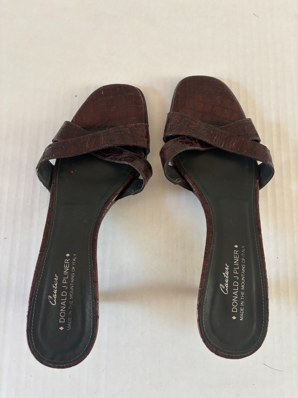 Brown crocodile print Donald J Pliner mule sandal shoes, women’s size 10