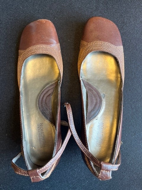 Kenneth Cole REACTION Brown w/Stitch Design Leather Shoes 1-1/2″ Heels, Straps