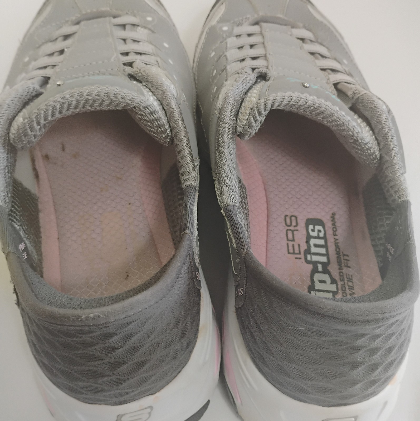 ​SKECHERS Hands Free Slip Ins DLites Wide Fit 7.5 Women Grey Memory Foam Sneaker