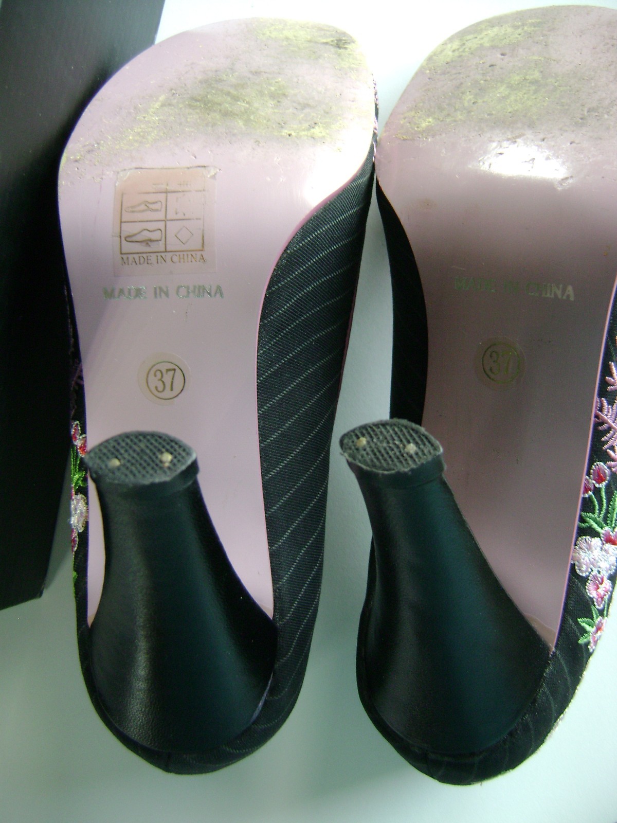 IRREGULAR CHOICE WOMEN’S SHOES 37 BLACK PINK FLORAL EMBROIDERY U.S. SIZE 6 PUMPS