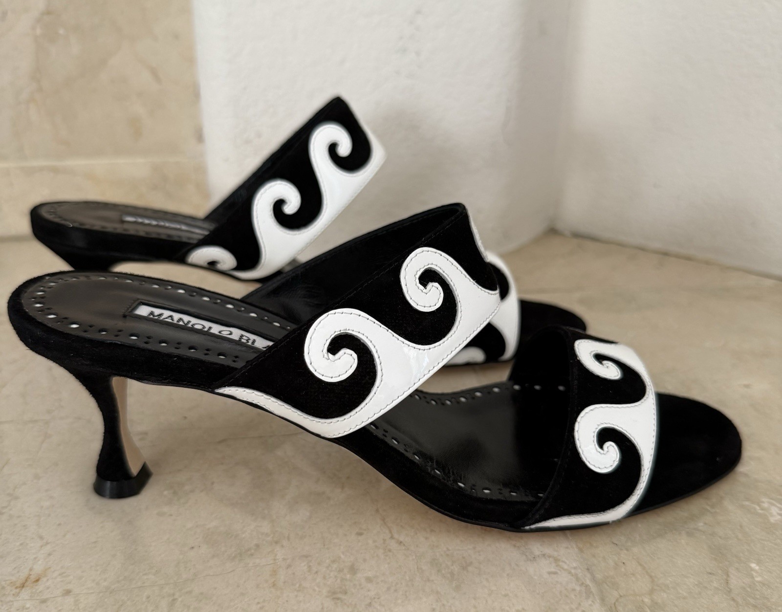 MANOLO BLAHNIK Bemusa Black White Wave Mule Sandals Sz 36.5 US 6.5 New