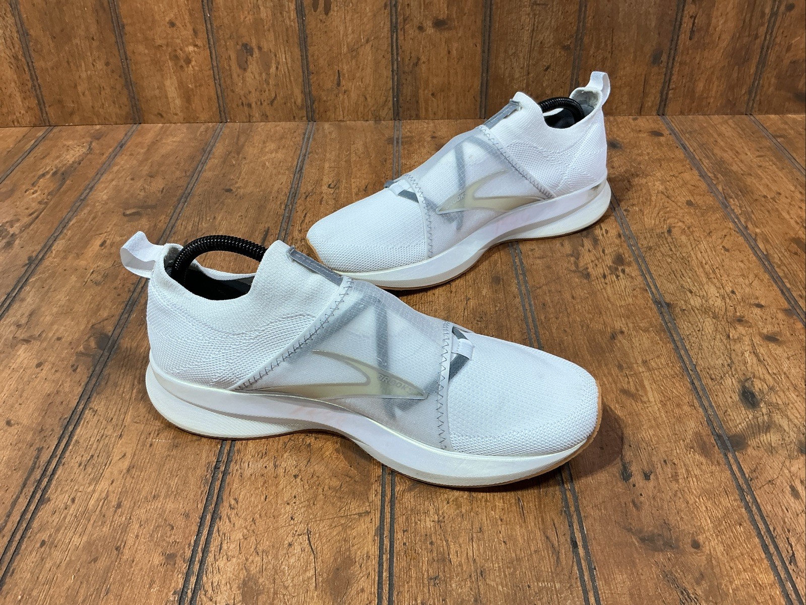 Brooks Levitate 4 LE Womens Size 10 White Silver Athletic Running Shoes Sneakers