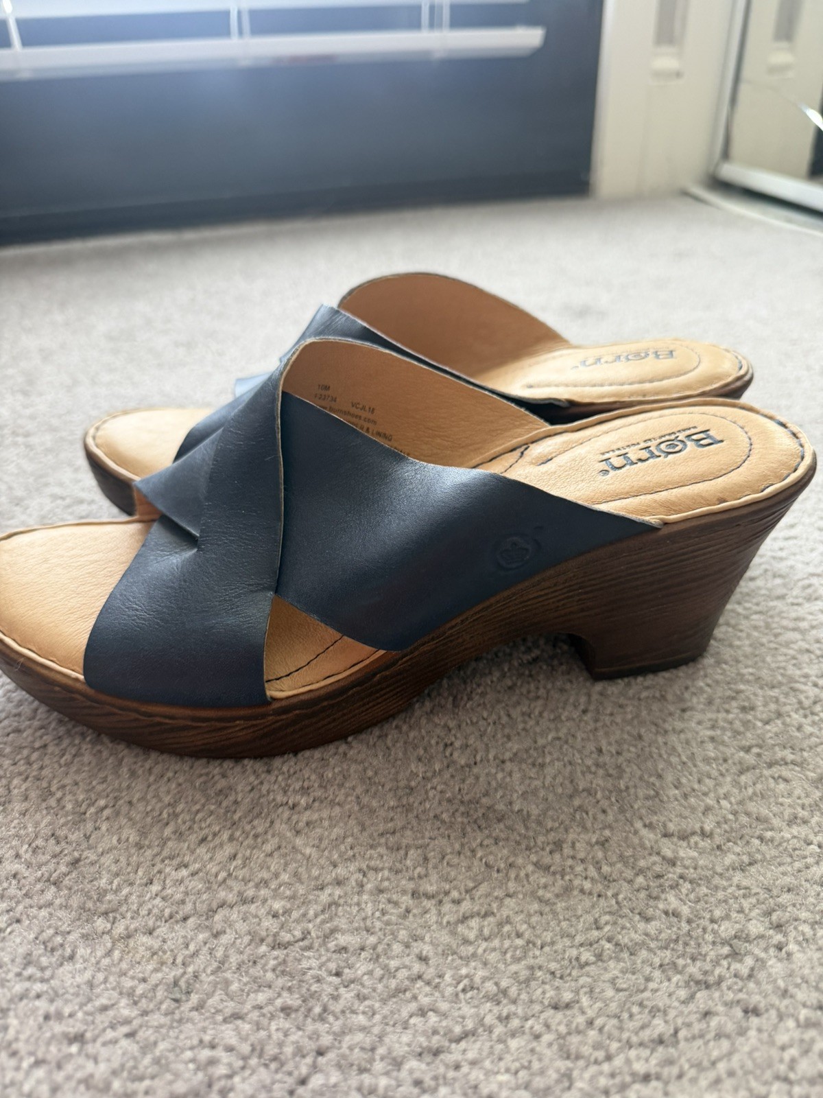 NWT Born Women’s Coney Leather Wedge Sandals Navy, Size 10