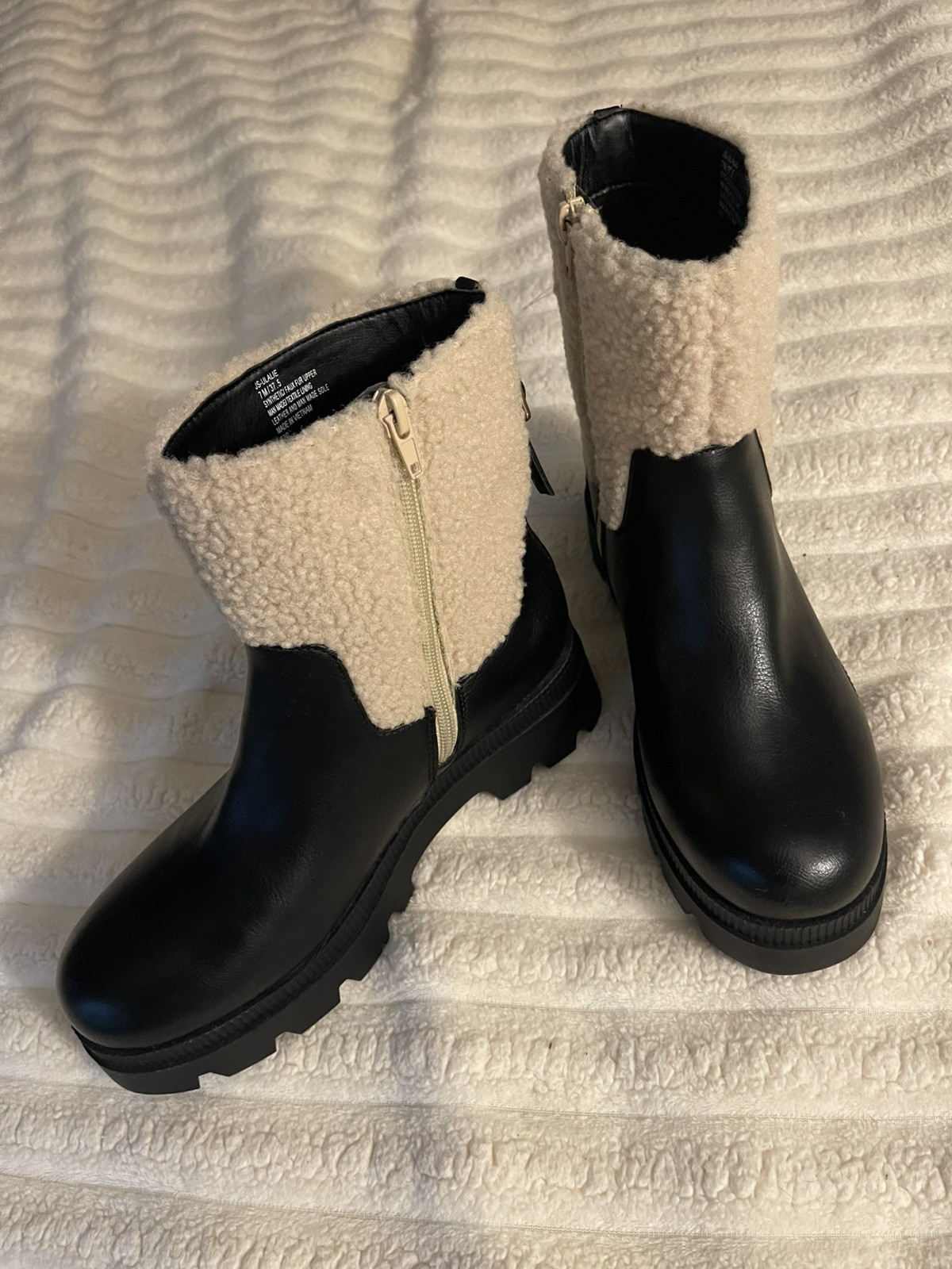 Jessica Simpson Ulalie Black Fur Platform Lug Sole Ankle Boots JS-ULALIE 7M