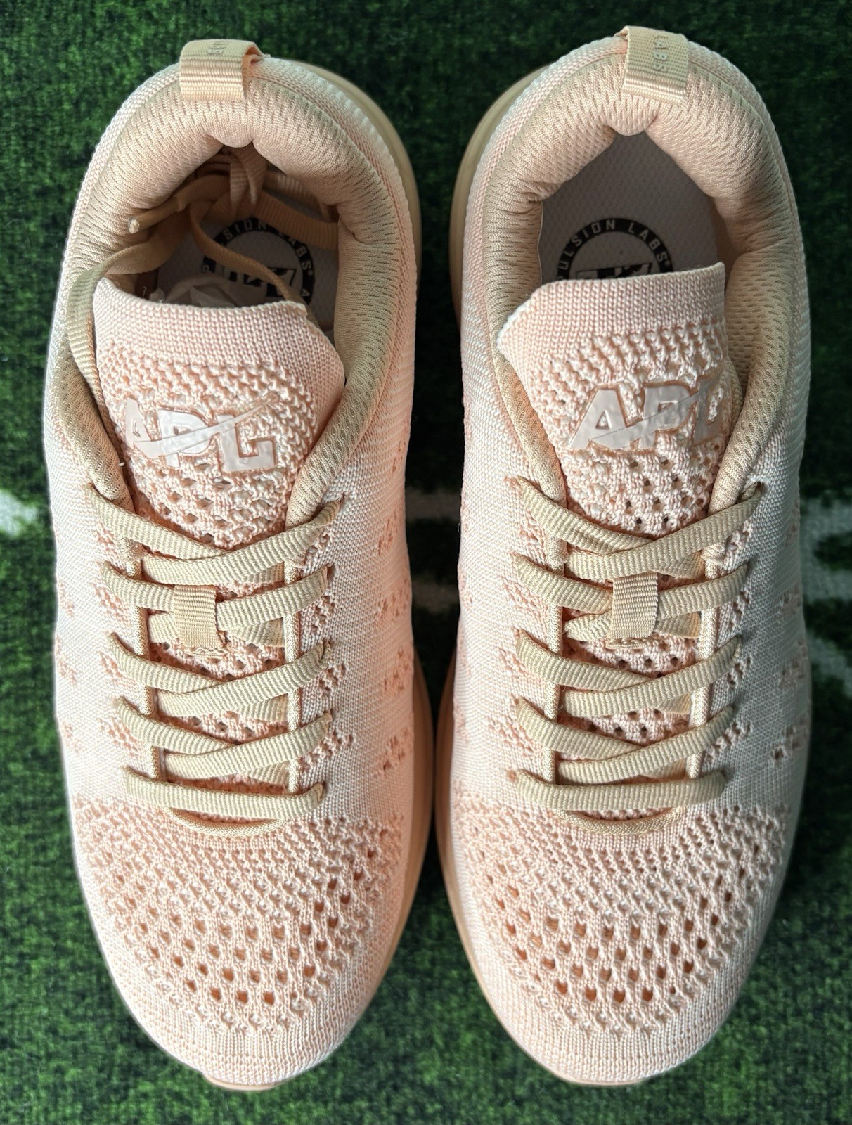 US Women’s 7 – APL Techloom Pro “Blush” 22002, ALO Yoga