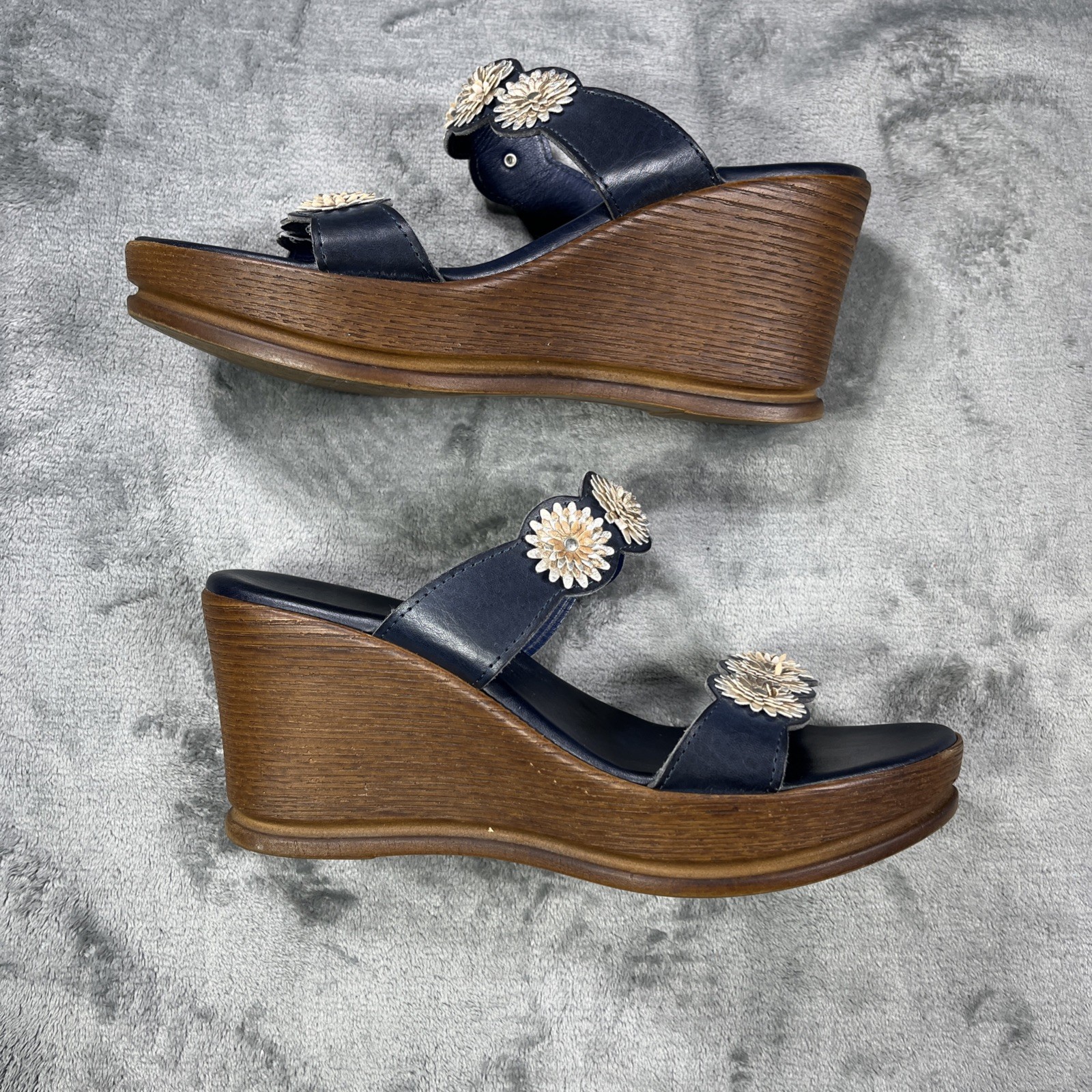 Italian Shoemakers Platform Wedge Sandals Size 10 Blue Wide straps Open Toe Shoe