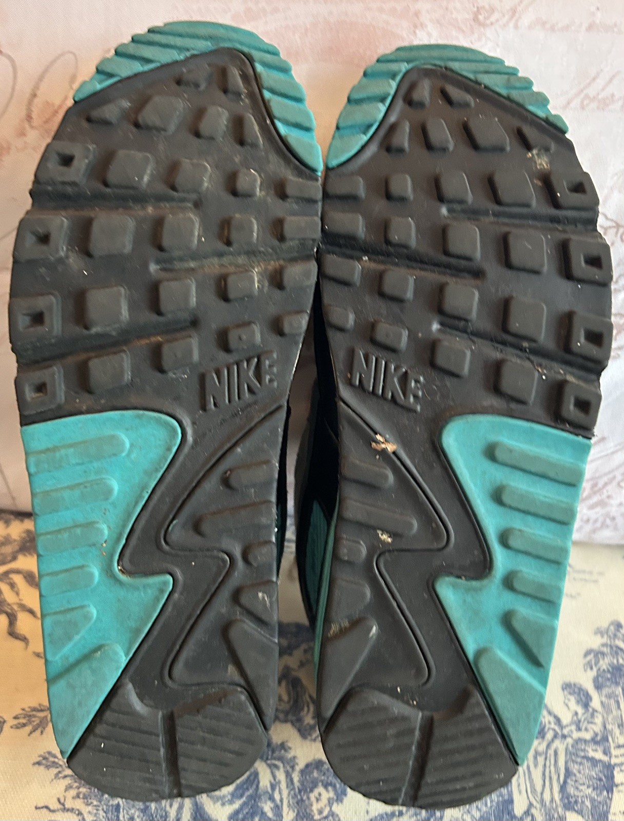 Nike Air Max 90 Women’s Teal Nebula Low Top Sneakers Size 8.5