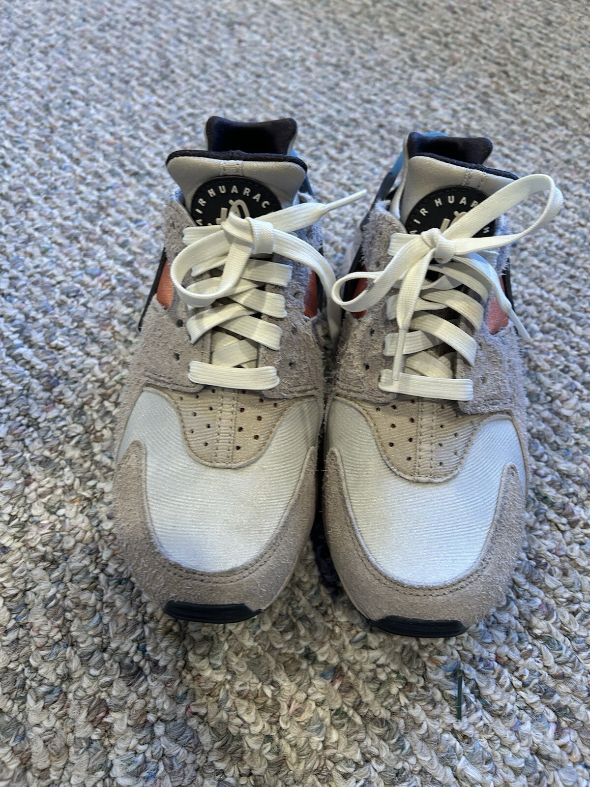 Nike Huarache Women’s Size 7 Multicolor Beige