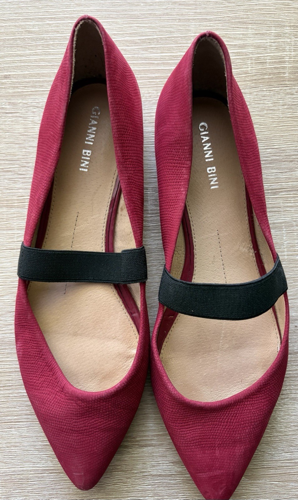 Gianni Bini Women’s 8.5 Red/Black Patent Leather Pointed Toe Ankle Flats