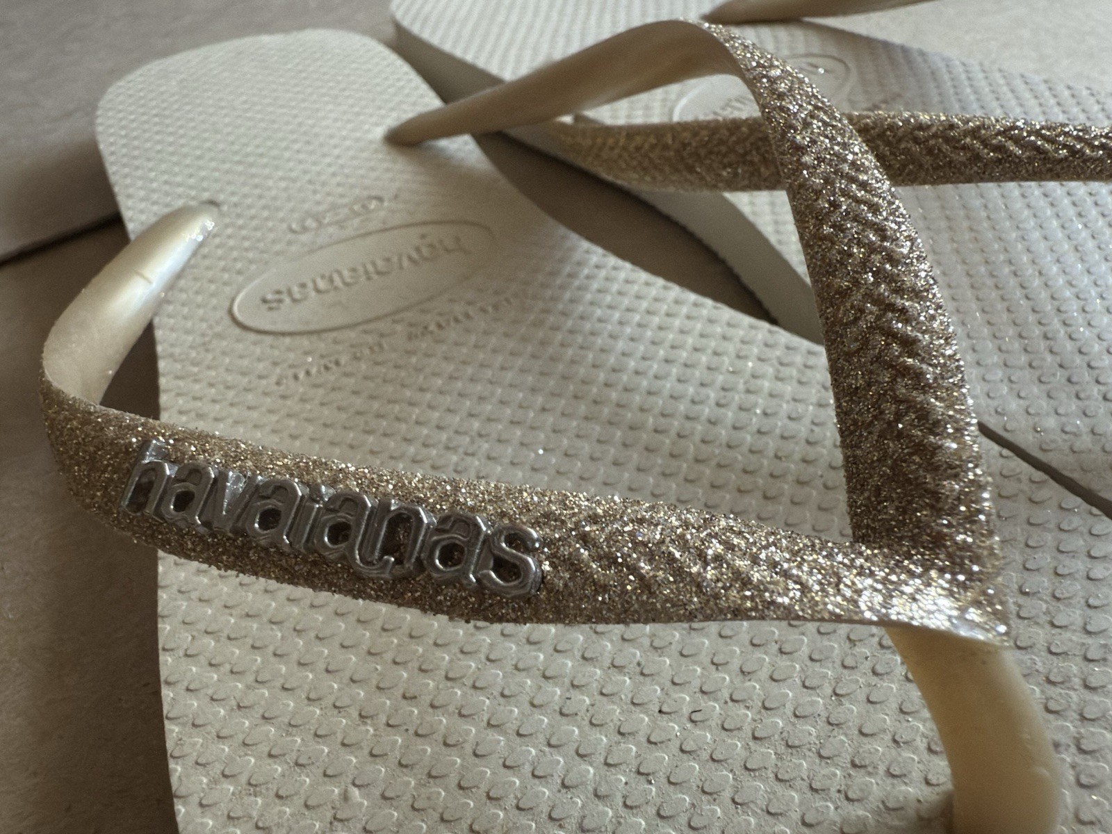 Havaianas Slim Iridescent Golden Sand w/Matching Gold Straps EU41-42 – NEW