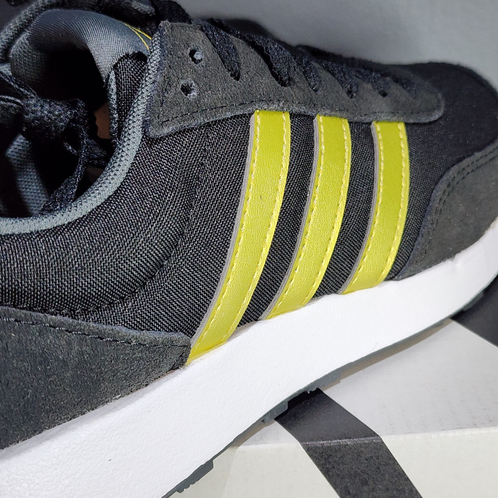 New Adidas Run 60s 2.0 Women’s Sz 6.5 Grey Gold GX1714 Gym Walking Running NWT+B