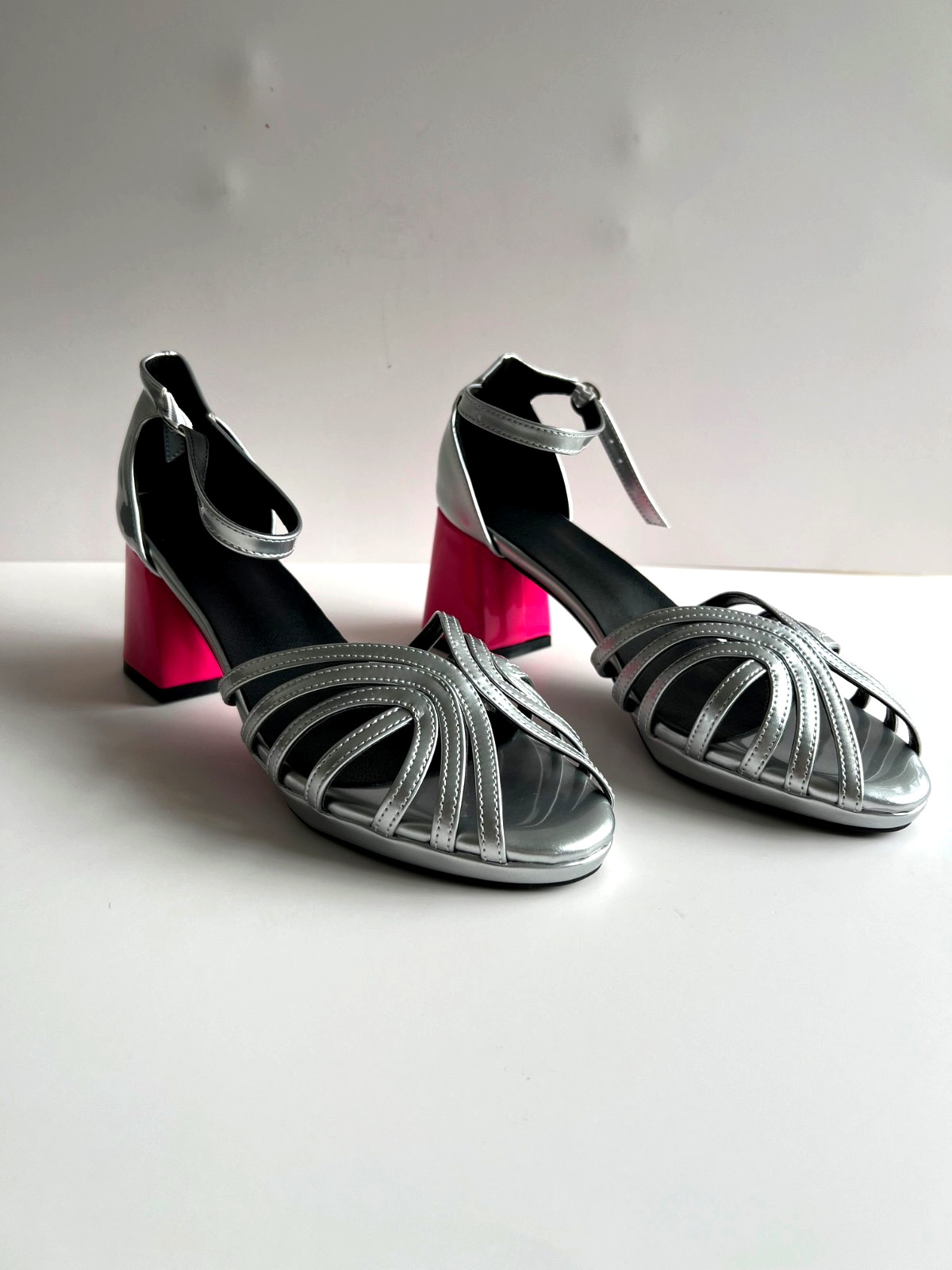 Naelle™ | Silver Shiny sandals with a chunky Pink heel and elegant buckle