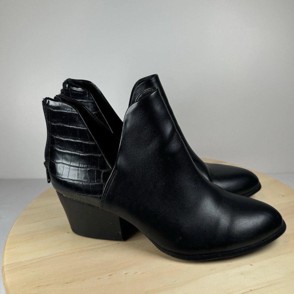 SO Black Faux Leather Croc Back Ankle Barb Boots Size 9 Block Heel Booties 2.5in