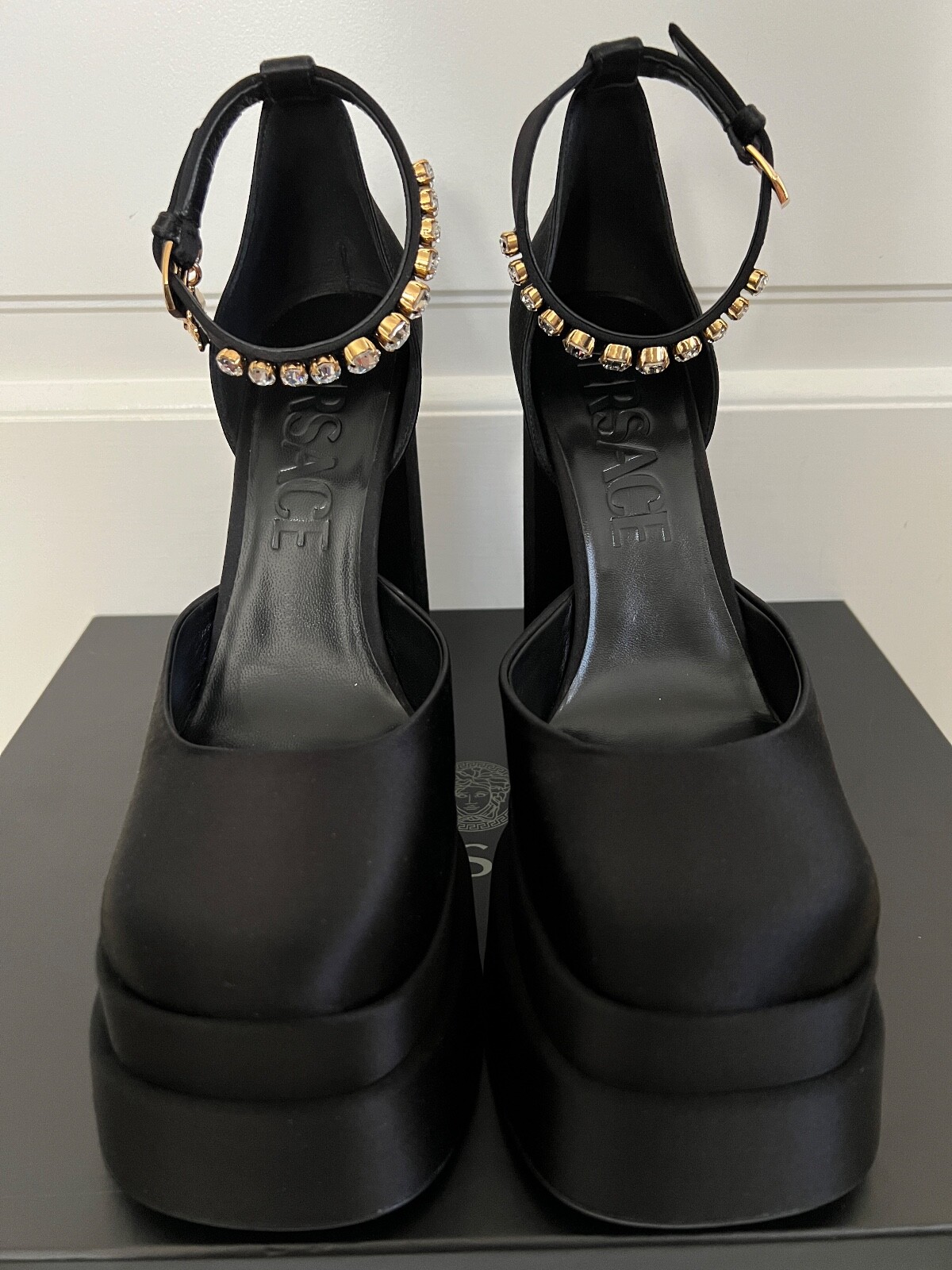 NIB Versace Medusa Aevitas Black Satin Crystal Logo Platform Pumps Sz 39.5 $1575