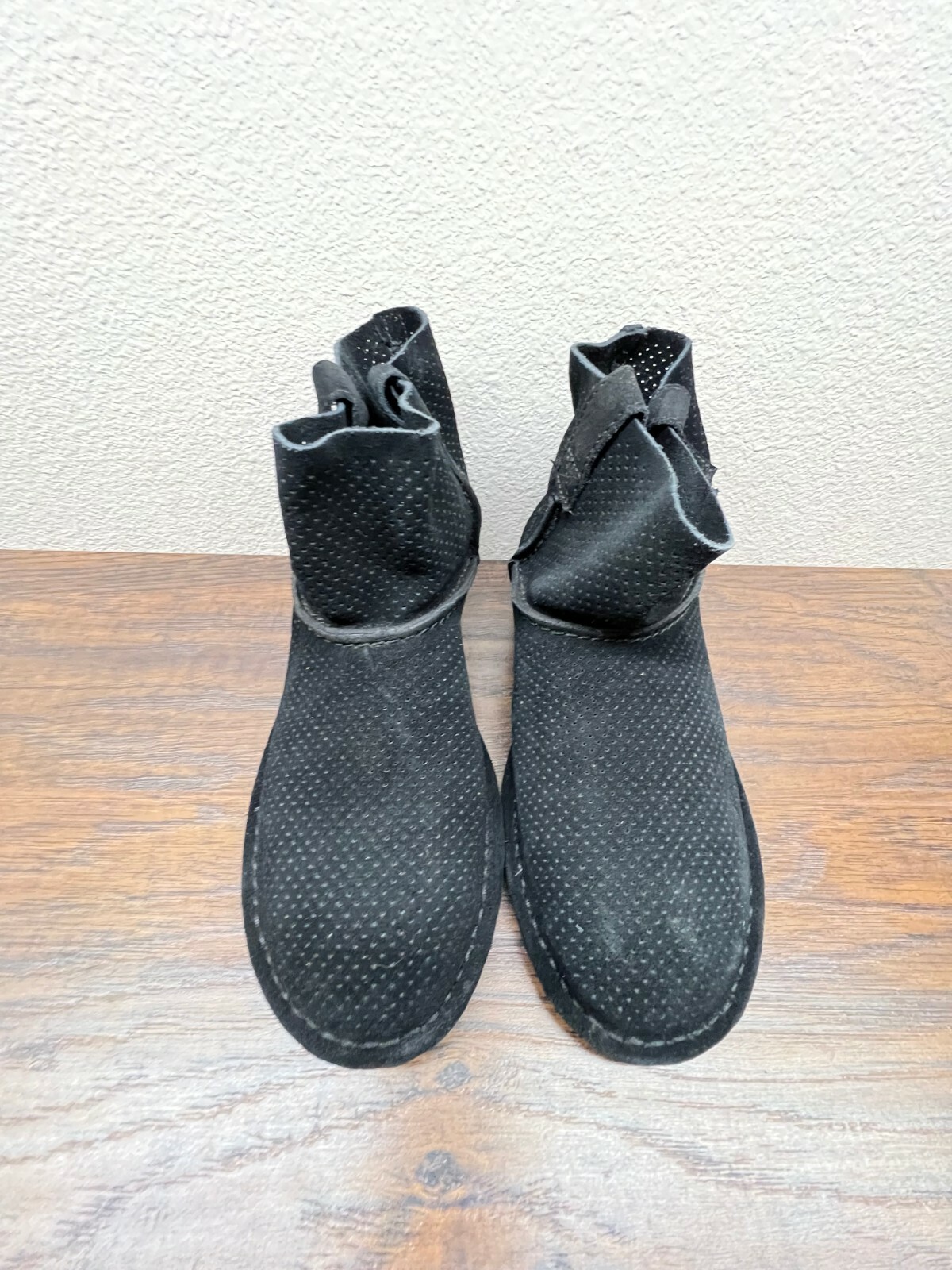 UGG Black Classic Unlined Mini Womens 5 Perforated Boots 1016852
