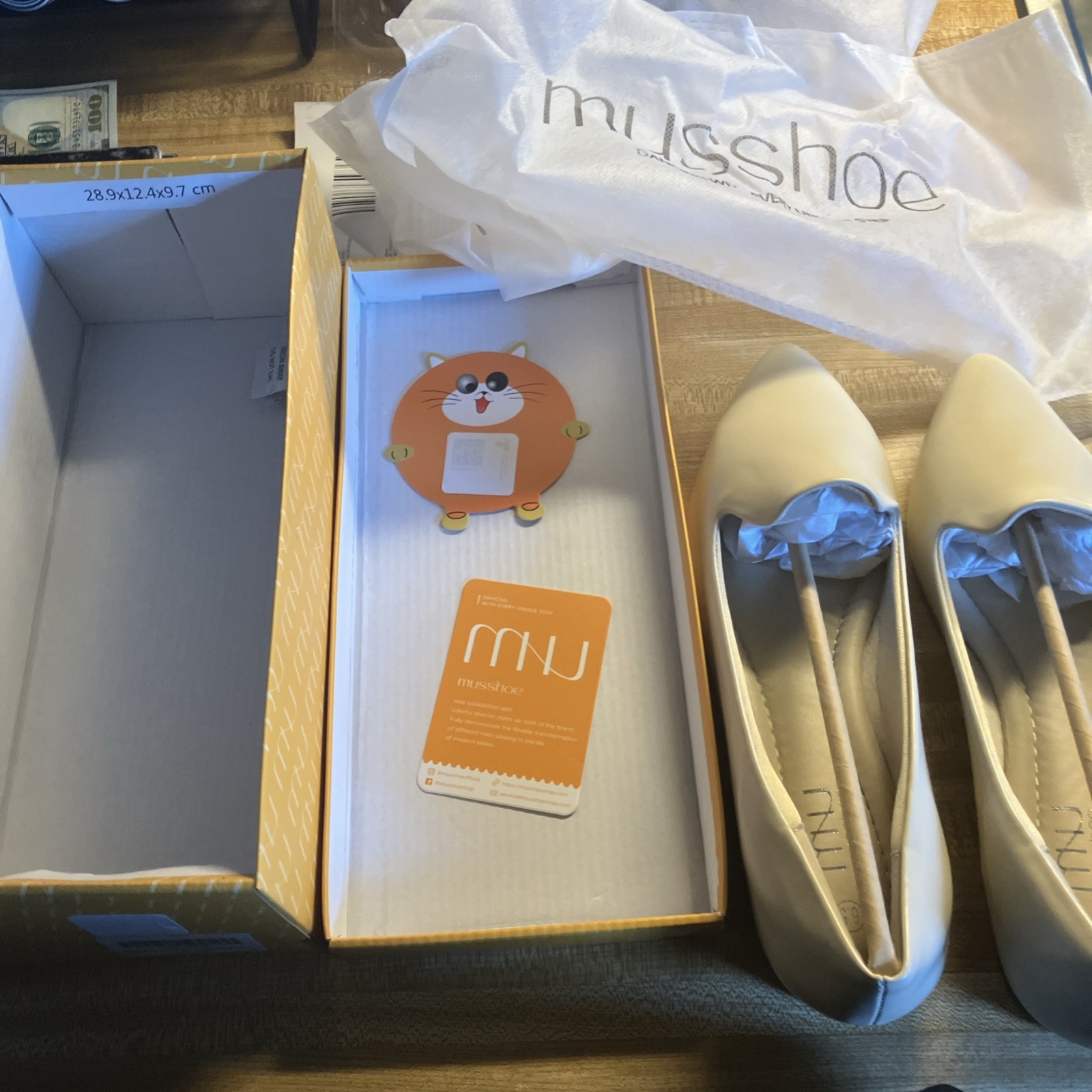 Women’s 6.5 Musshoe Beige Flats