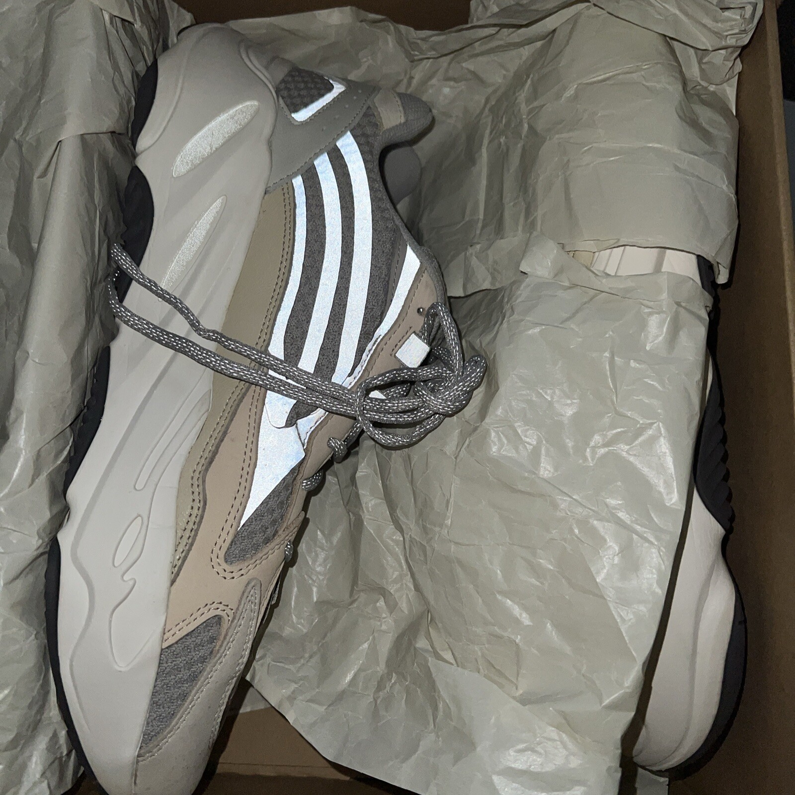 ADIDAS YEEZY Boost 700 V2 Cream – Size 13 new with box