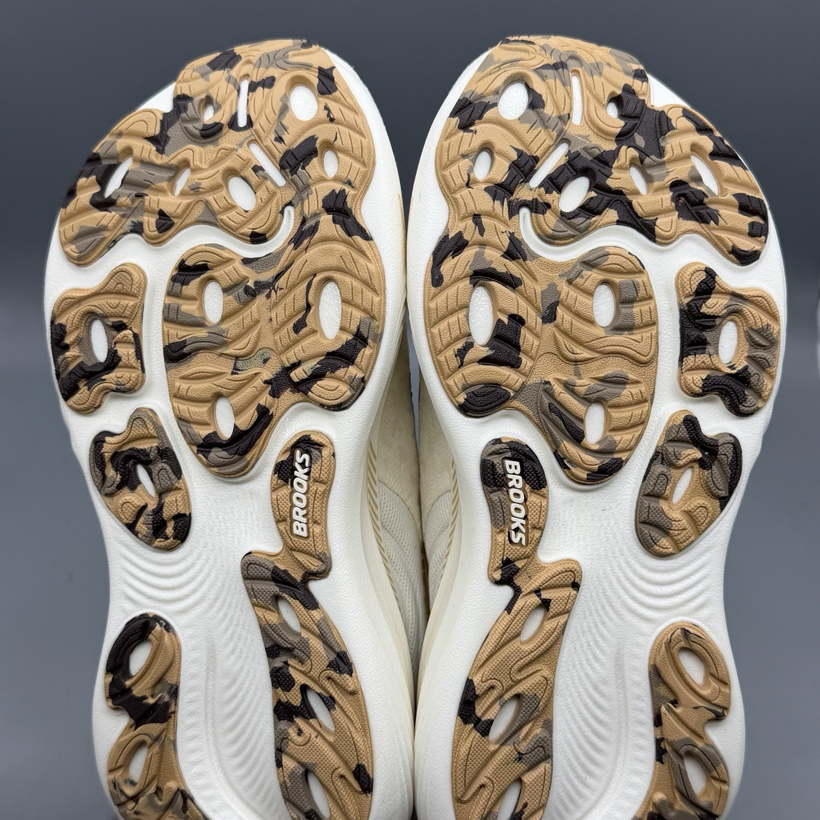 Brooks Adrenaline GTS 25 Women’s 6.5 Running Walking Shoes Coconut Crème Leopard