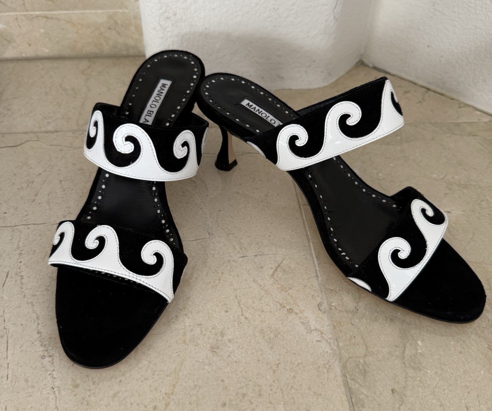 MANOLO BLAHNIK Bemusa Black White Wave Mule Sandals Sz 36.5 US 6.5 New