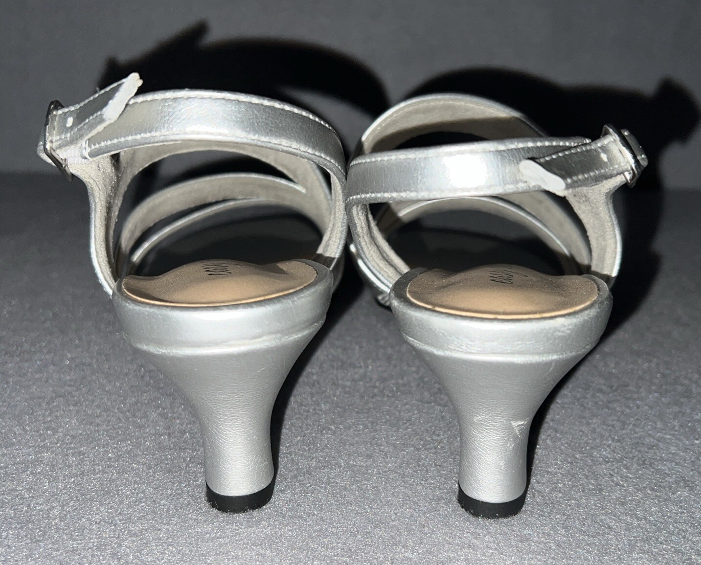 Easy Street Silver Como Women’s Sandal size 6 WW Extra Wide Buckle 2.5 in heel