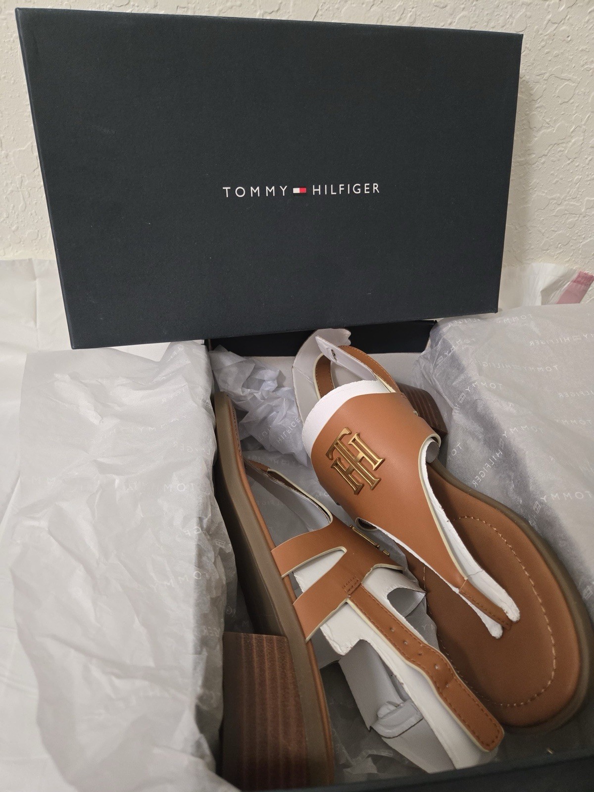 Tommy Hilfiger Women’s Brown White Gold Thong Sandal Logo Solid Size 9 M