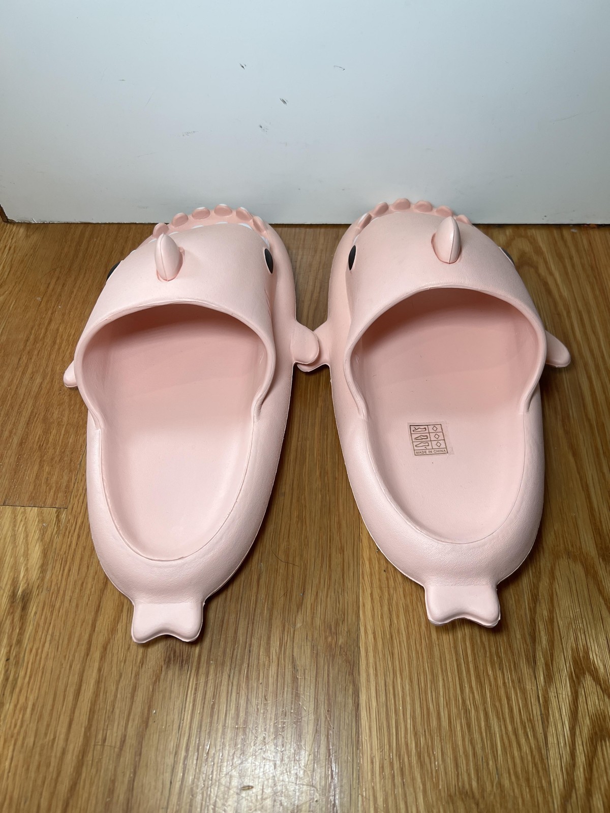 Crayon Friends Shark Slide Shoes Womens Size 9 Cute Novelty Slippers Sandals