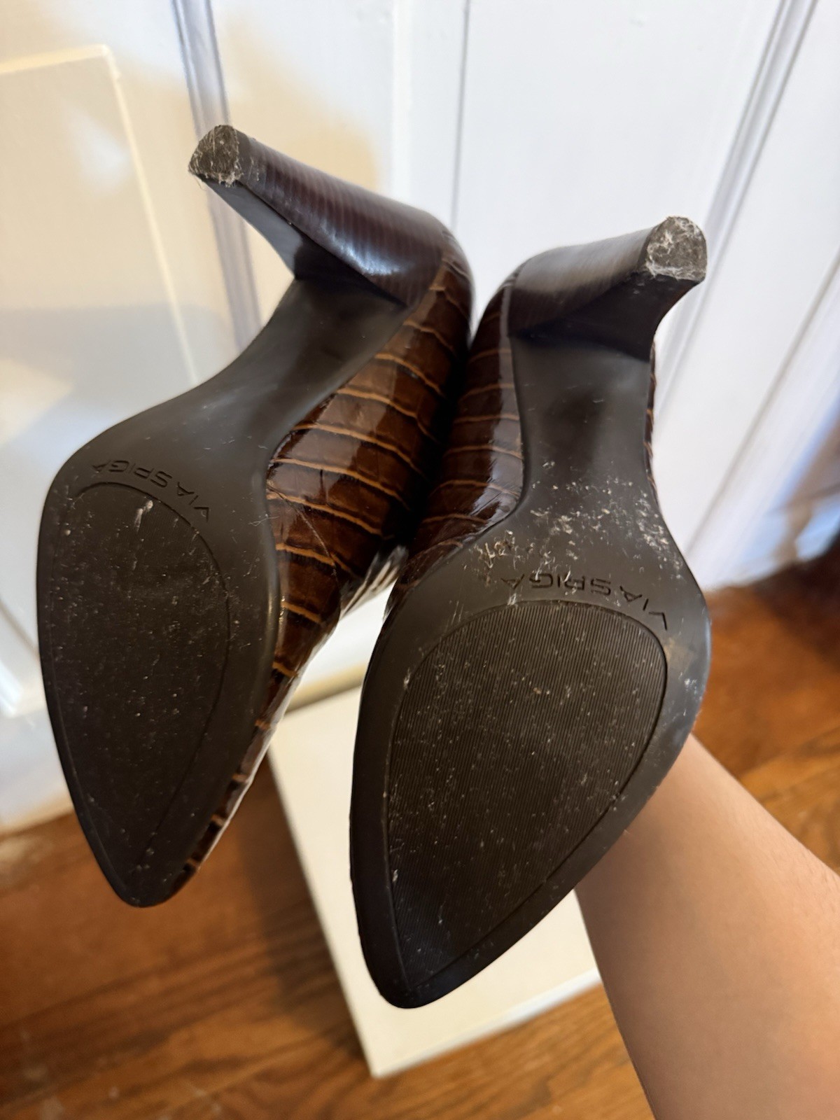 Via Spiga «Lydia» Brown Patent Leather Embossed Alligator Ankle Boots Booties 7
