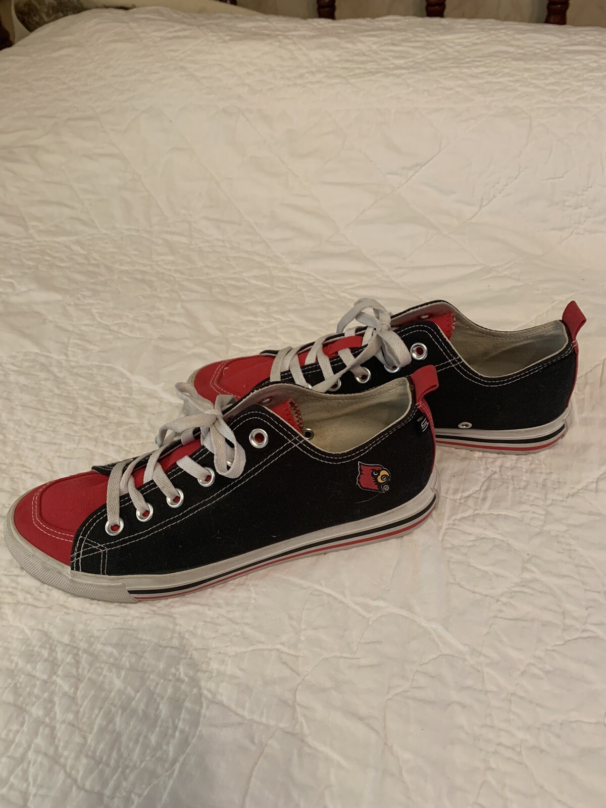 Skicks Shoes Womens 9 Mens 7 Black Red Louisville Cardinals Low Top Sneakers