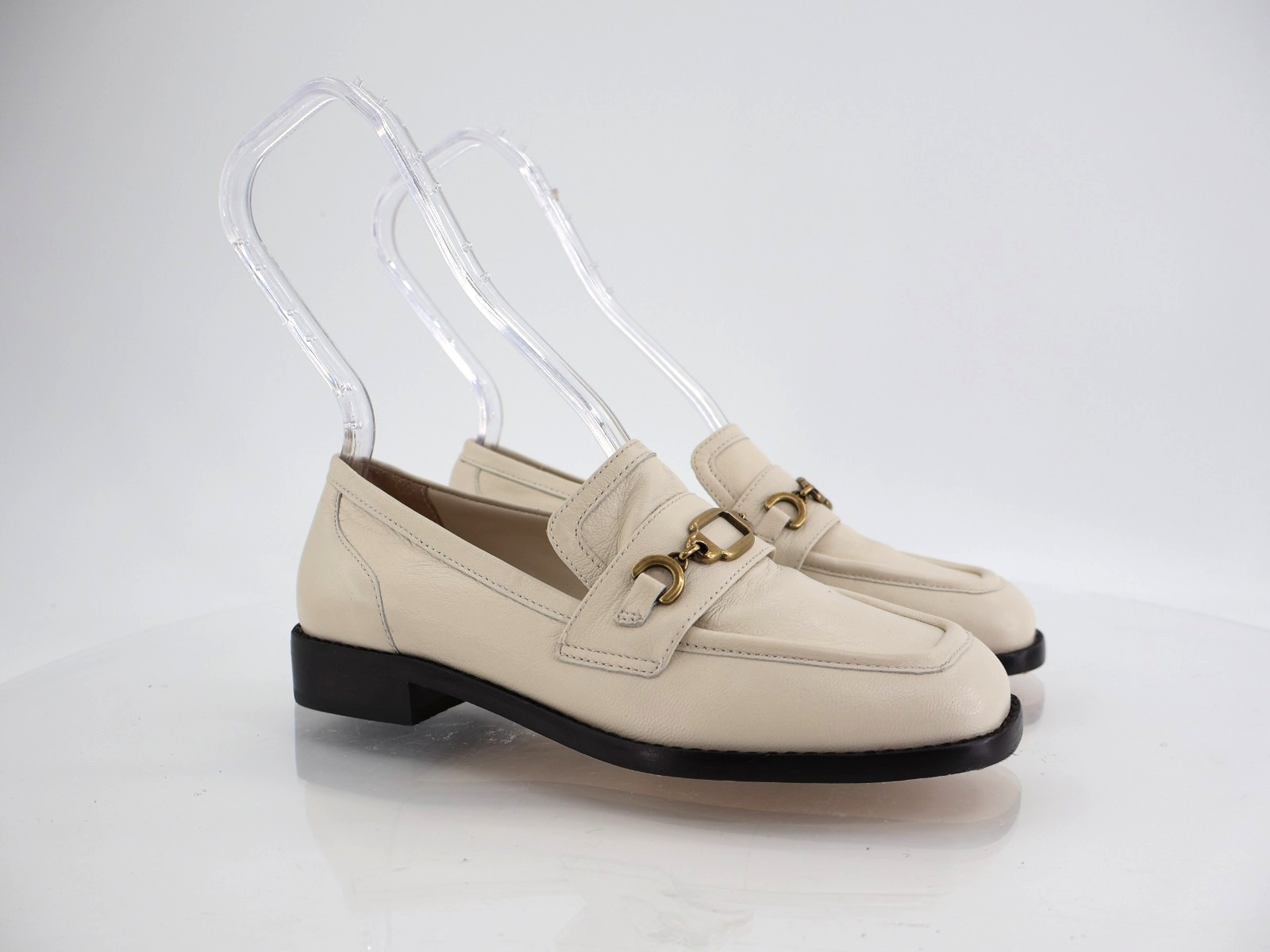 Larroude Patricia Penny Loafer Ivory Leather Gold Chain Size 5.5 Slip On Shoes