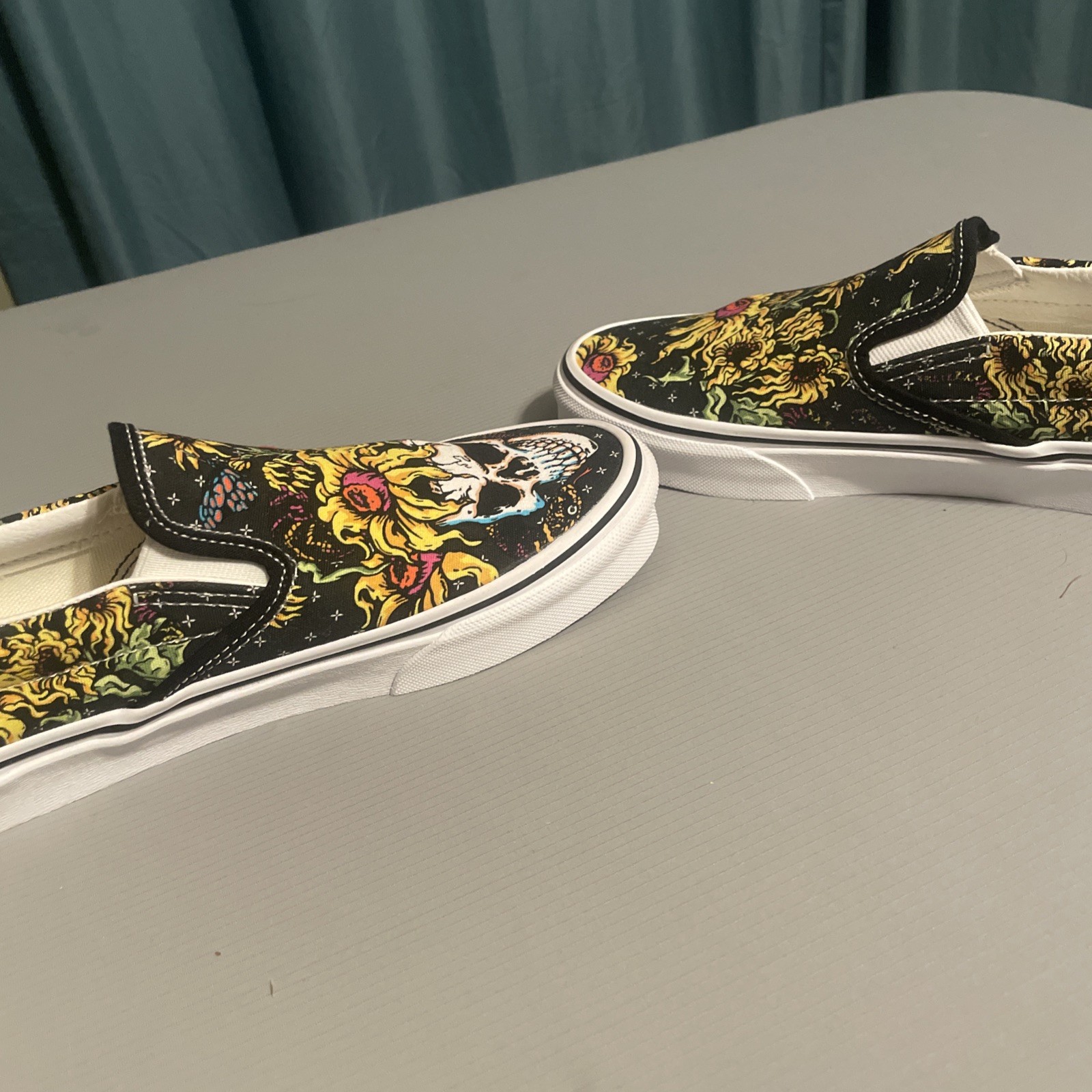 Vans Rare Classic Beauty Skull & Flowers Slip On Shoes Size Women’s 7 Men’s 5.5