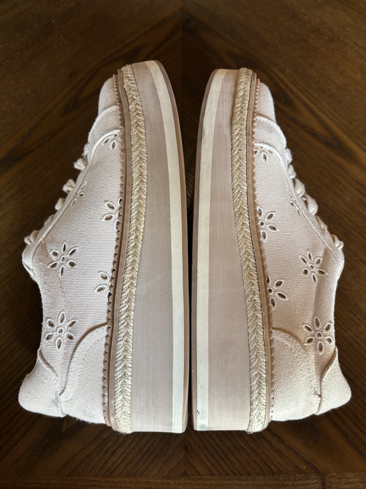 DV by Dolce Vita Bliss Platform Eyelet Sneakers Women’s 8 Cream/Beige Canvas 2”