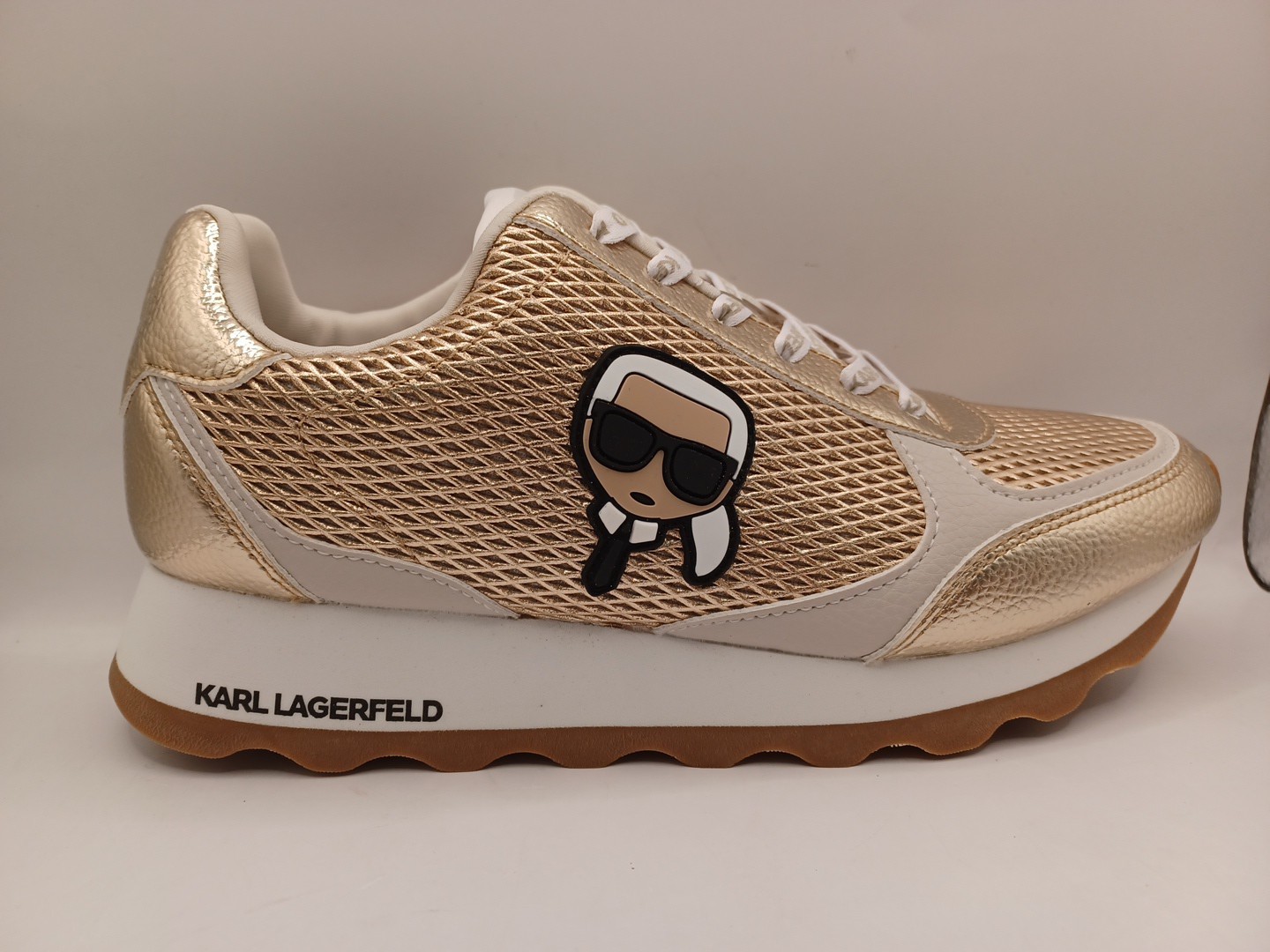 NEW Karl Lagerfeld Paris Meade Lace Up Sneakers Womens Size 8.5 US