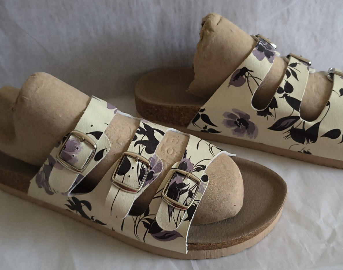 NEW Woman Gold Coast TRIPLE BUCKLE STRAPS SLIDE SANDALS Size 9.5 COMFORT FLORAL