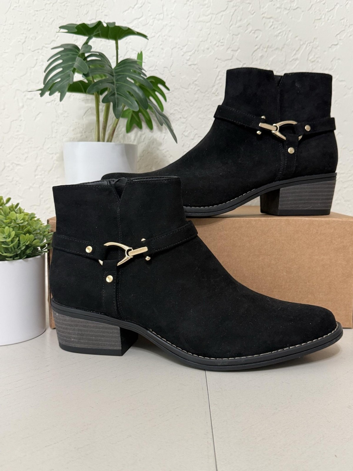White Mountain Womens Size 11 43 Black Faux Suede Ankle Zip Block Heel Booties