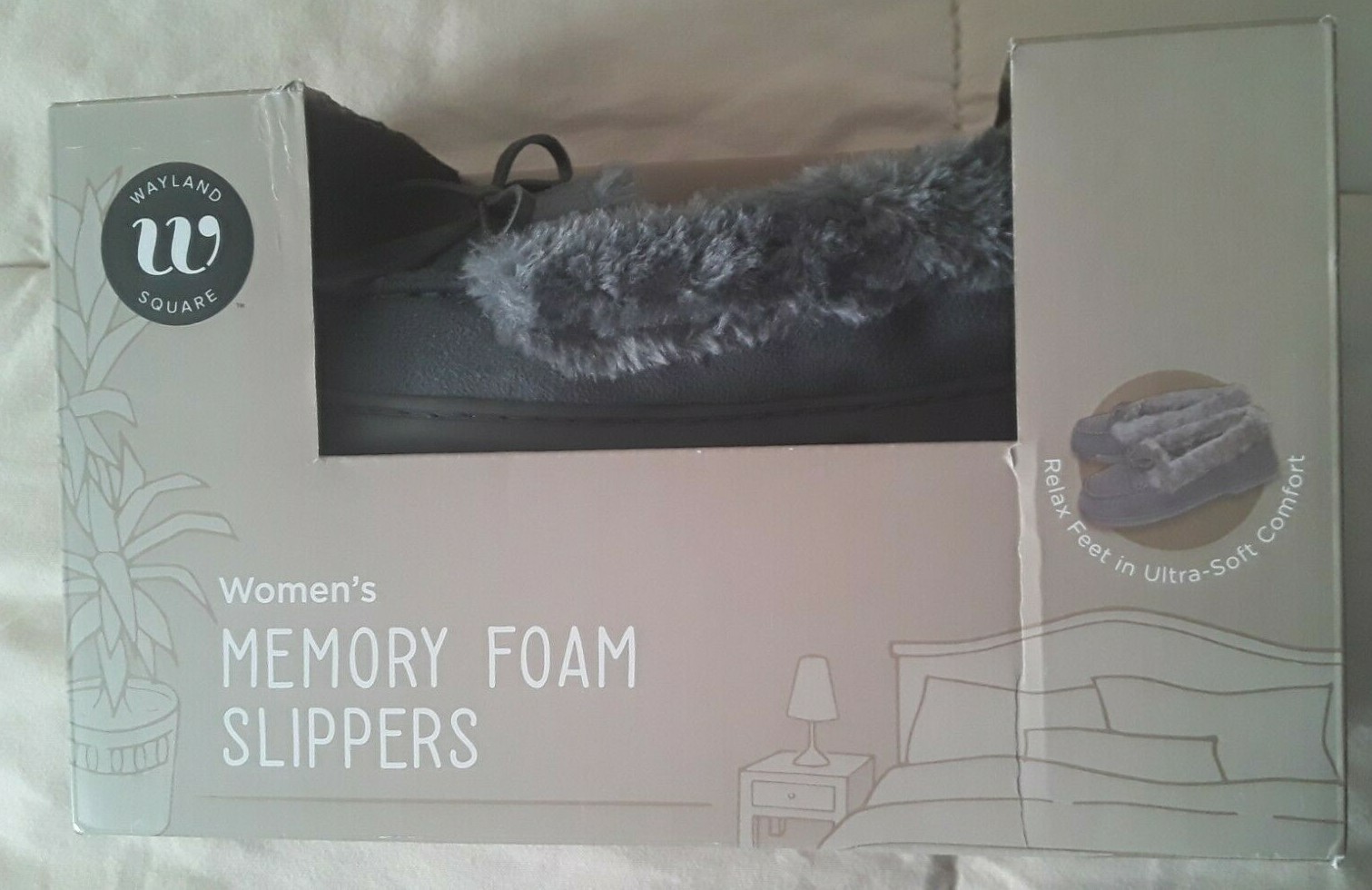 Slippers Womens Gray Faux Suede Fur Trim Memory Foam Size M 9/10 Wayland Square