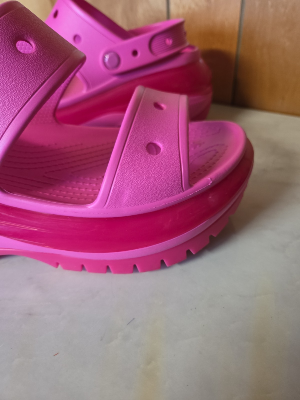 Crocs Classic Mega Crush Platform Sandal Juice Pink Barbie Limited Edition Sz W9