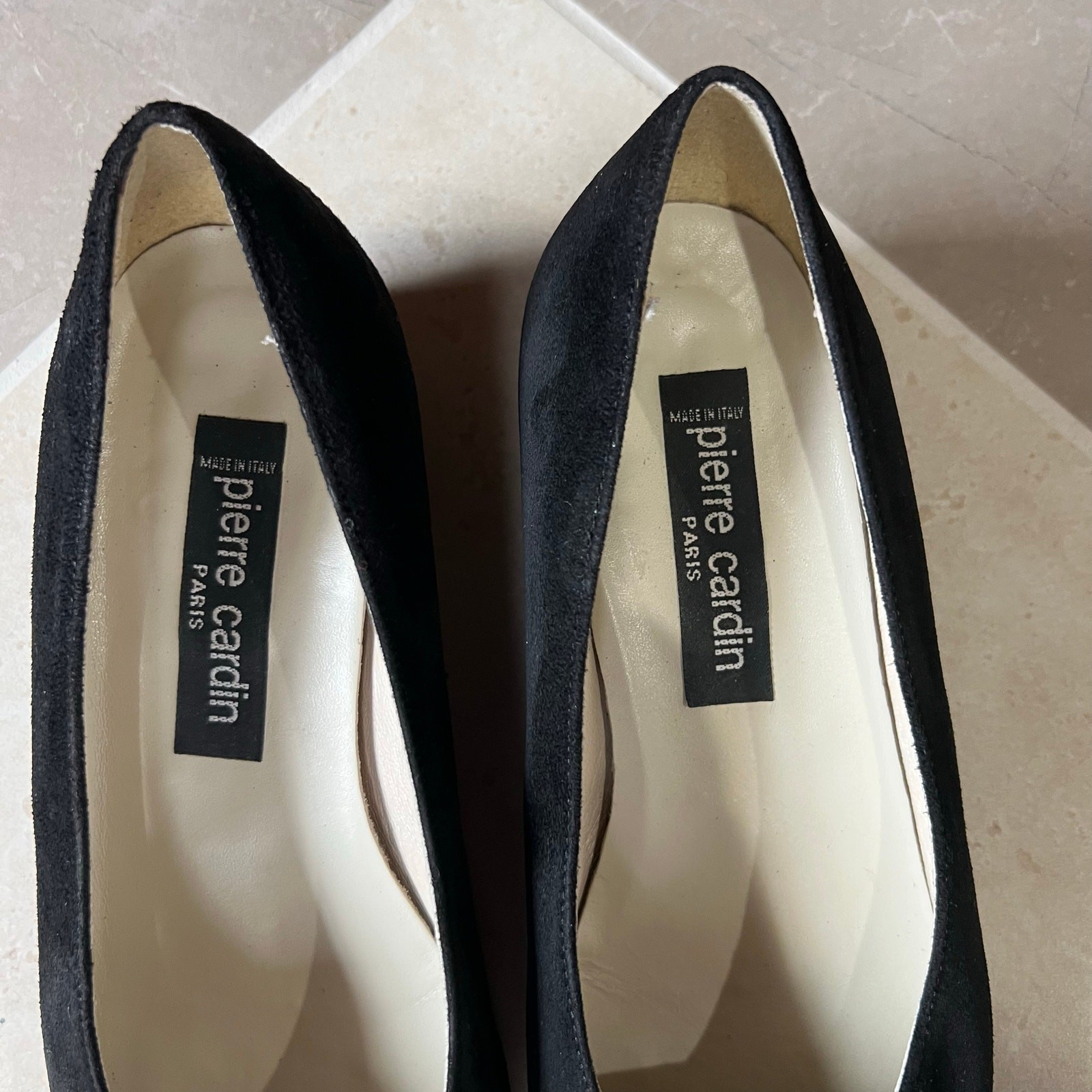 Vintage 90s Pierre Cardin Black Suede Bow Pump Gold Logo Made in Italy US 7